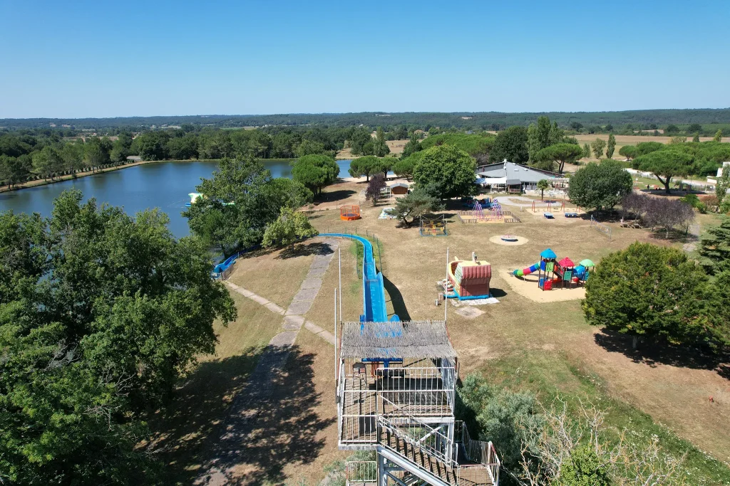 Parc de loisirs avec espace aquatique