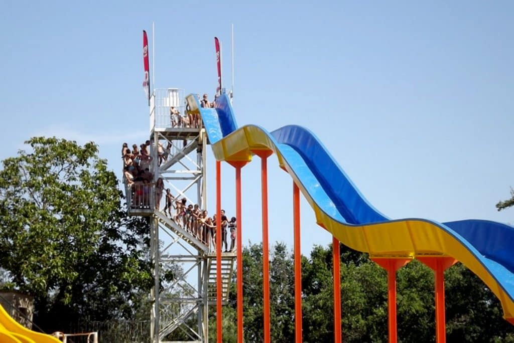 camping dordogne avec piscine et toboggan