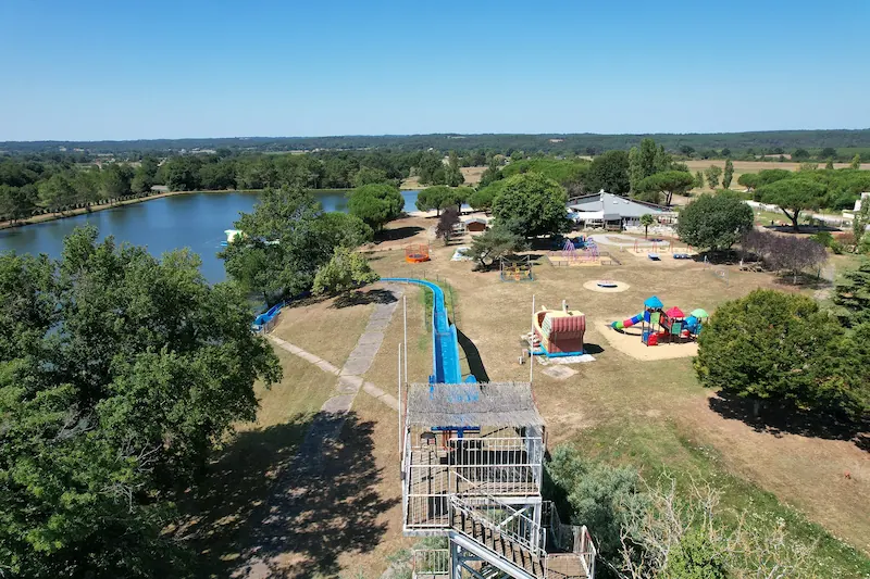 Parc de loisirs avec espace aquatique