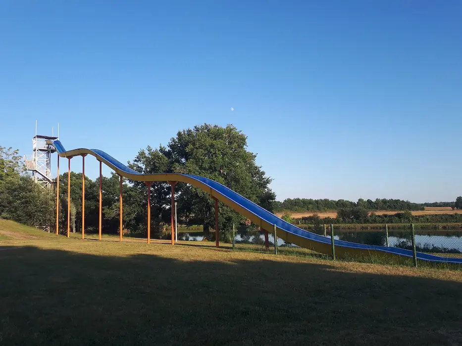 camping Dordogne avec piscine et toboggan