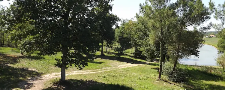 camping avec etang de peche dordogne