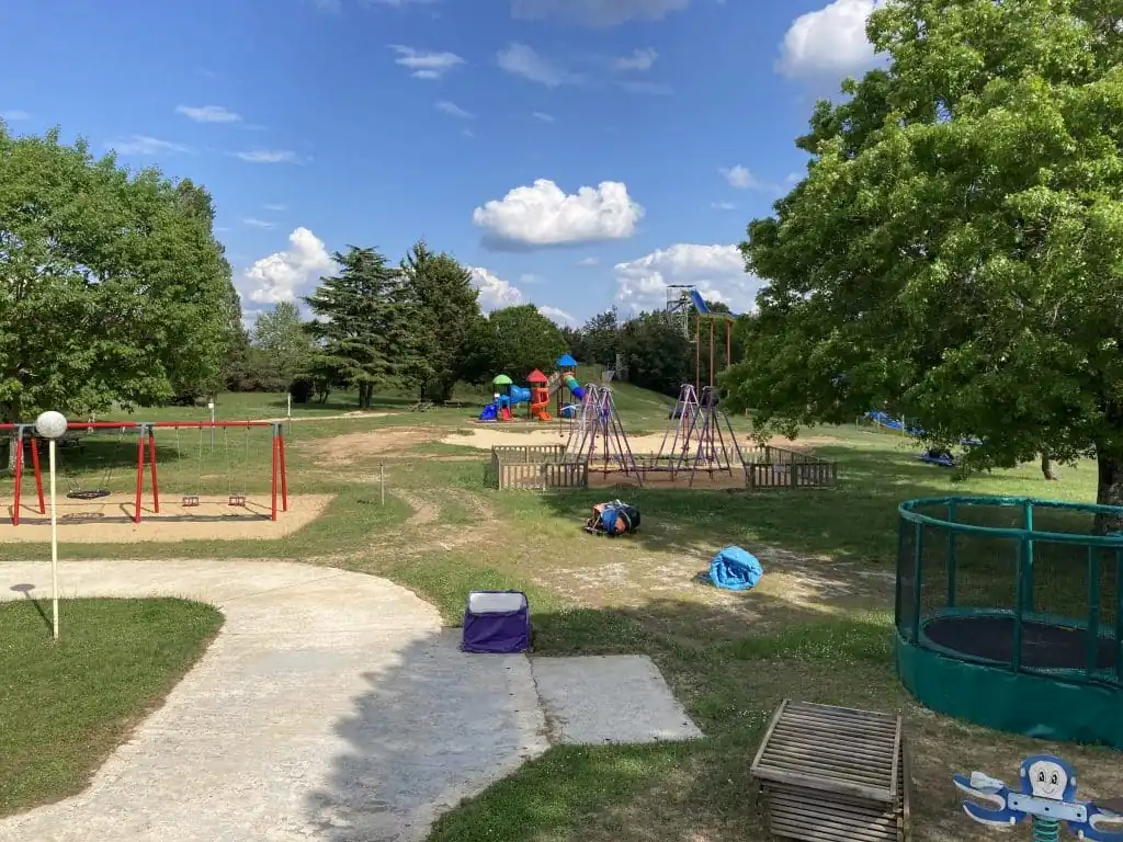 Parc de Jeux au Camping Dordorgne verte, Le Paradou